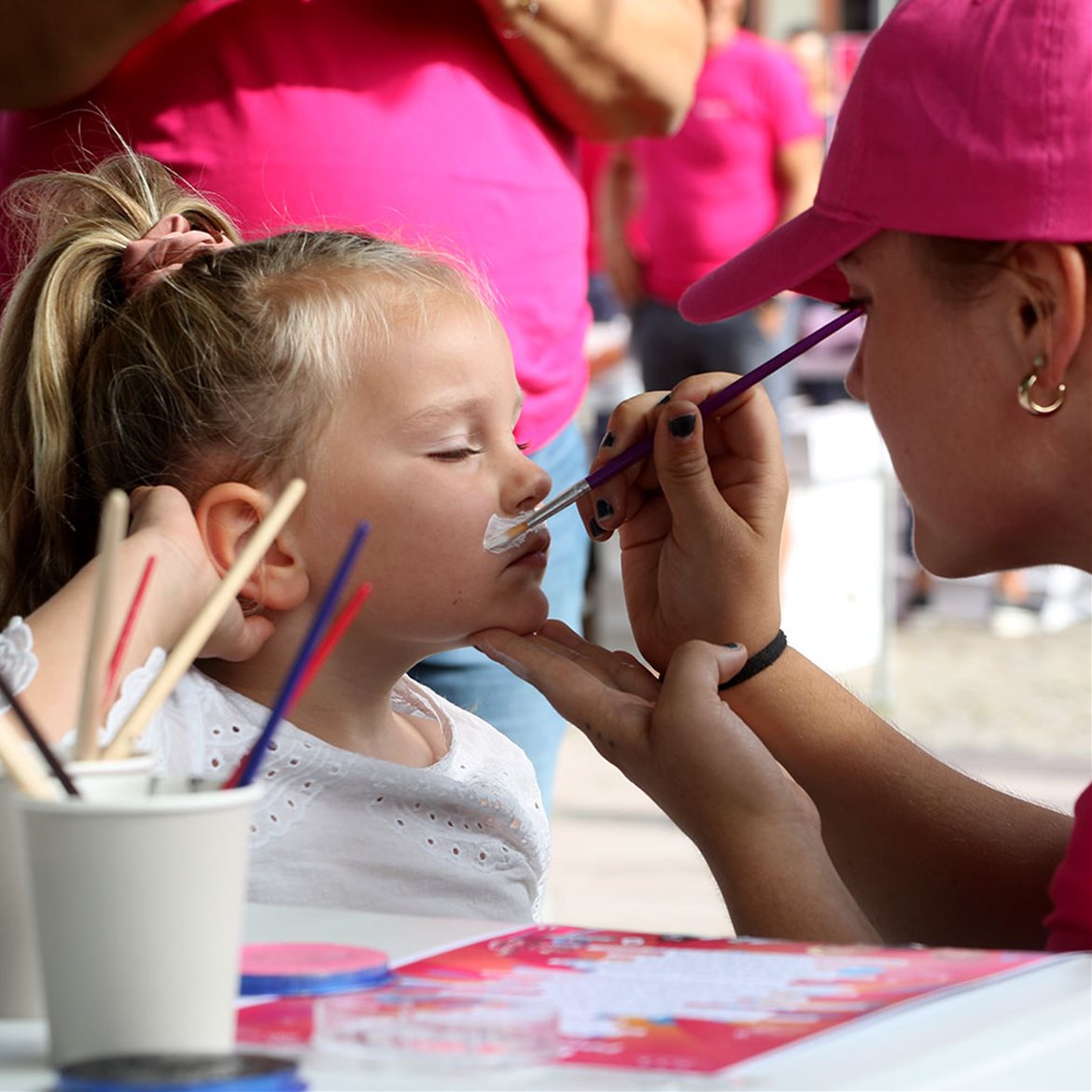 2022-kristiansand-forste-skoledagsfest-torvet-ansiktsmaling