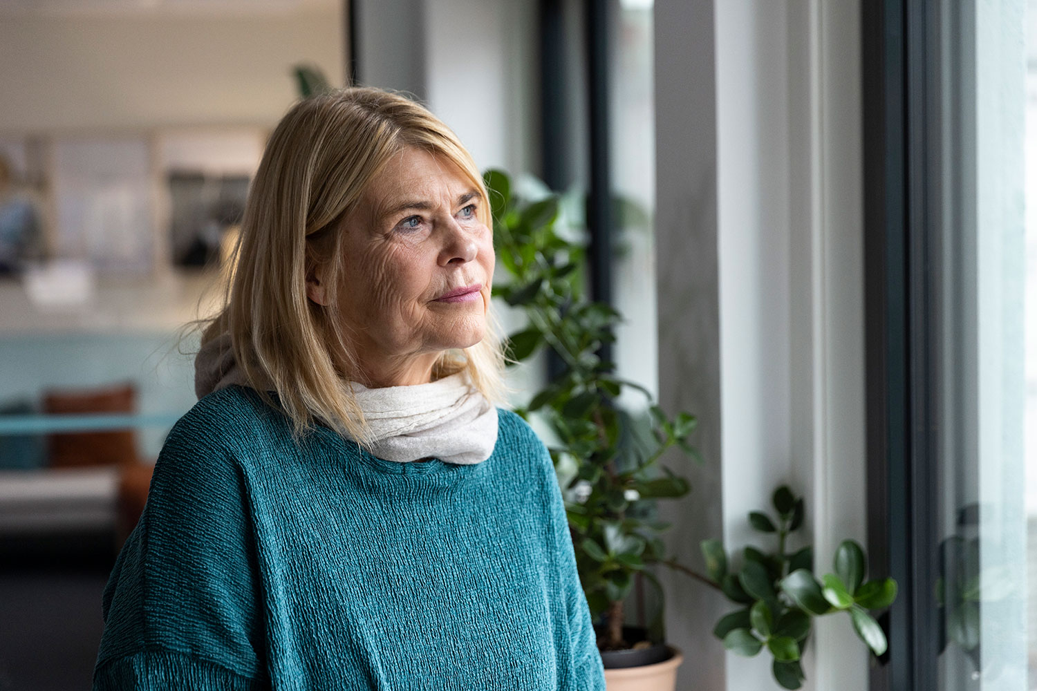 Min hjertesak. Bilde av en voksen kvinne som ser tankefull ut. 